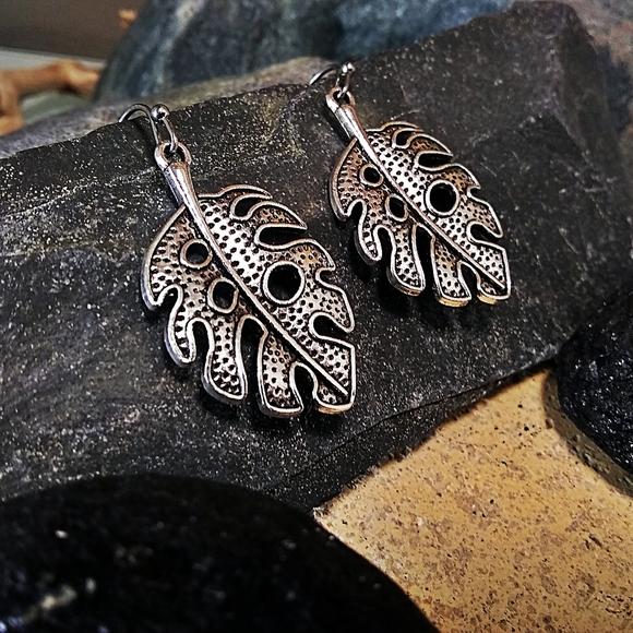 Jewelry - 🐞2/$20 Feather Boho Style Silver Tone Earrings